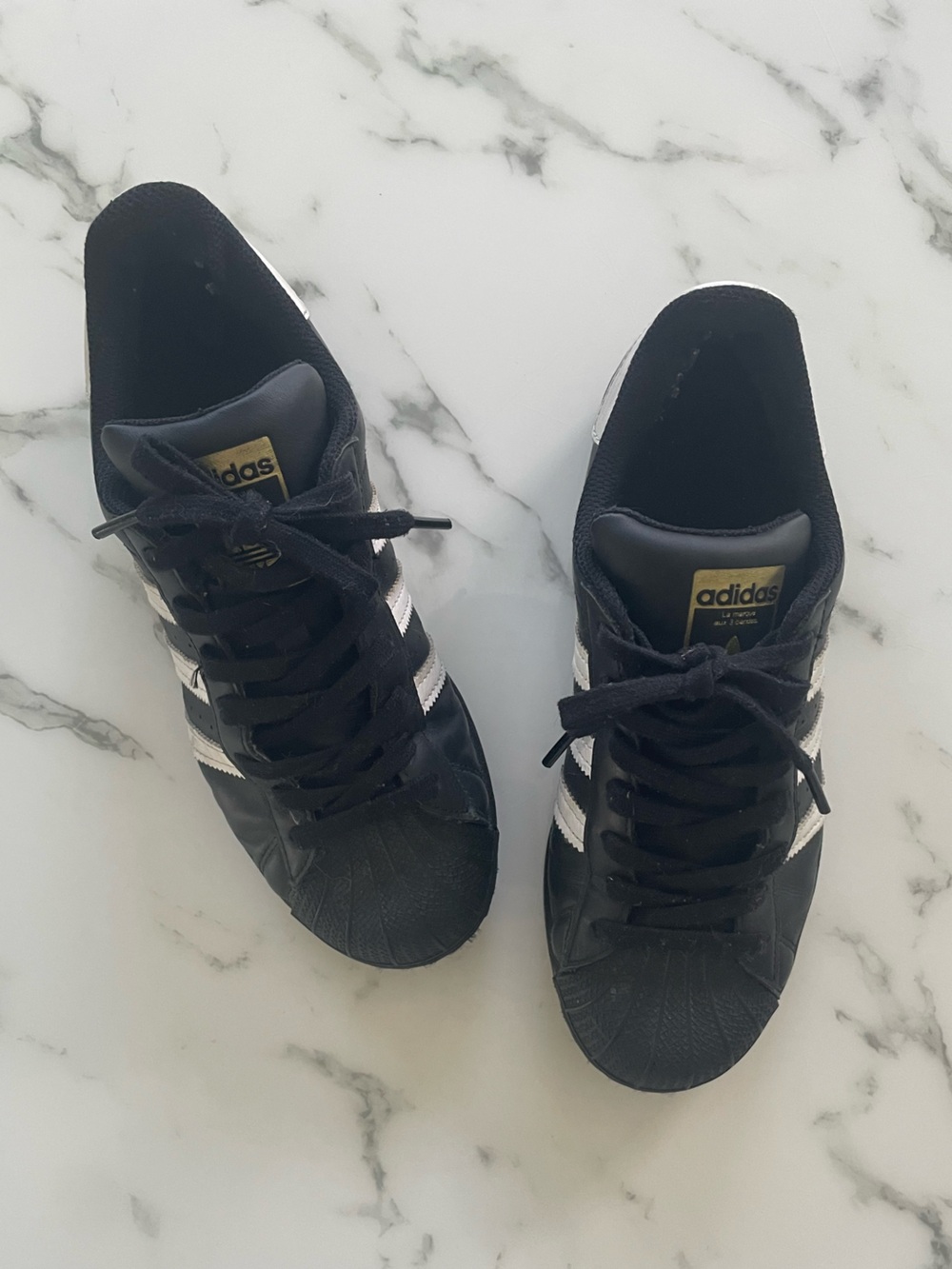 adidas men’s/women’s Black + White Classic Shell-Top Sneakers
